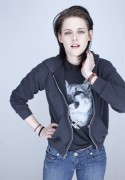 Кристен Стюарт (Kristen Stewart) Sundance portraits - 2010 - 3xHQ Eae5ae518979246